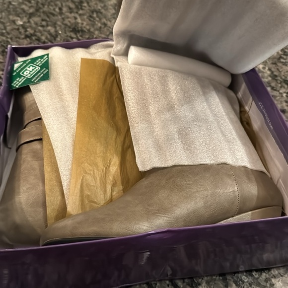 Madden girl tall zilch taupe boots NIB 8.5 - Picture 3 of 14
